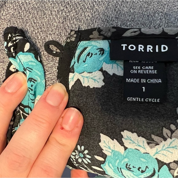 Torrid Size 1 High Low Top EUC 1X Worn Once - Picture 9 of 9